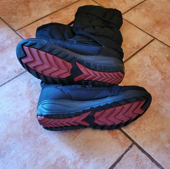 Boots kamik Size 8 - Picture 2 of 13